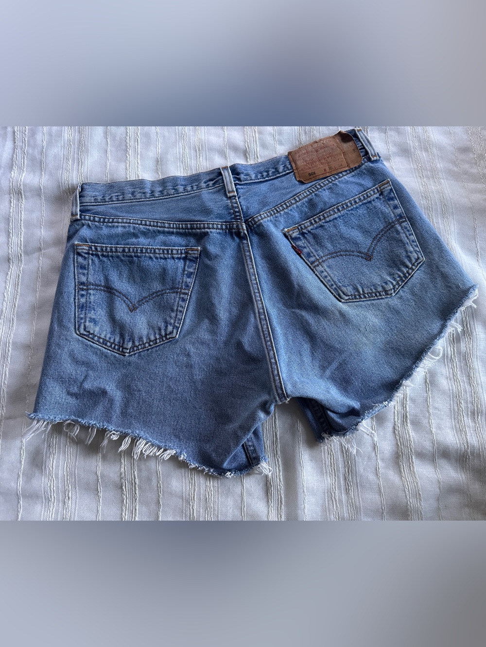 90’s 501 Levi’s Button-Fly Cut-Off Shorts | Women’s 32 - Picture 2 of 8